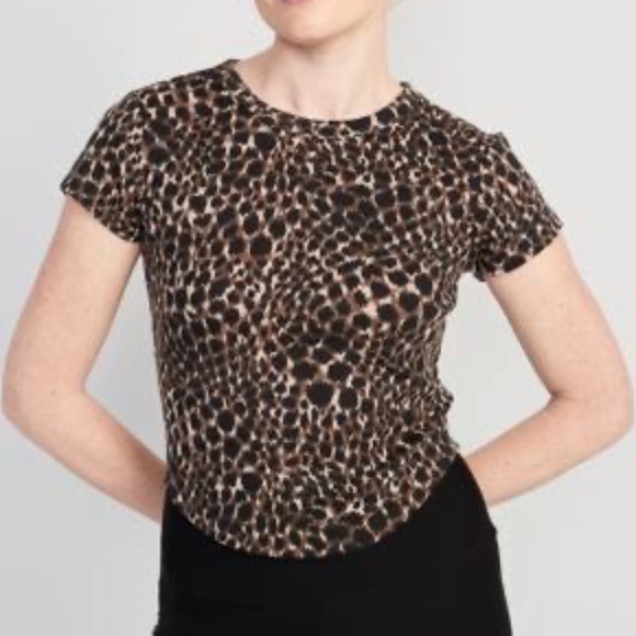 Old Navy Cropped Animal Print T-Shirt - Picture 3 of 5